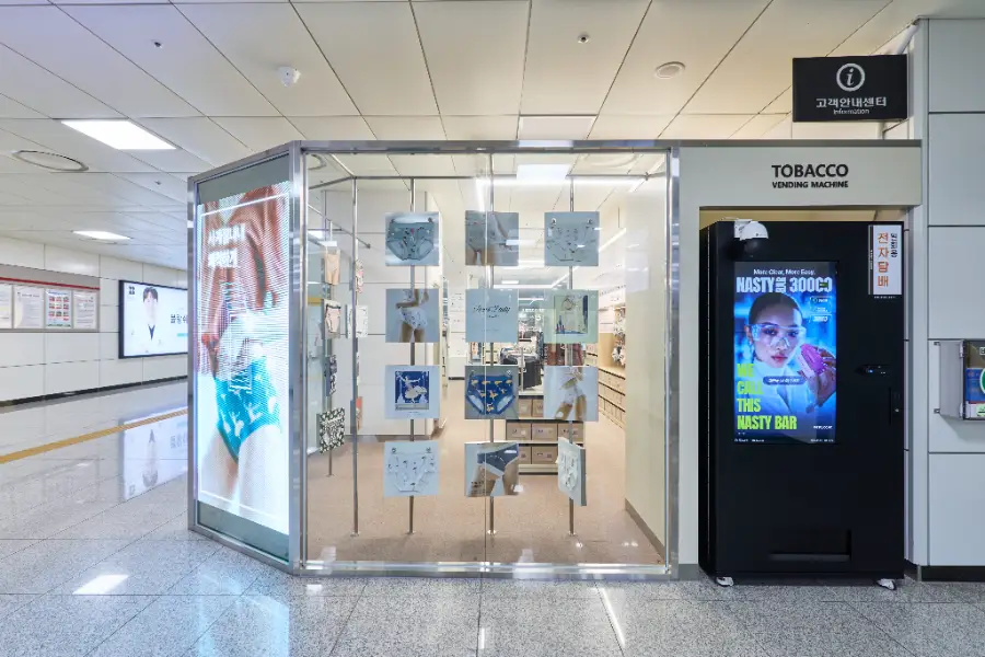 논현역점 매장 전경 4