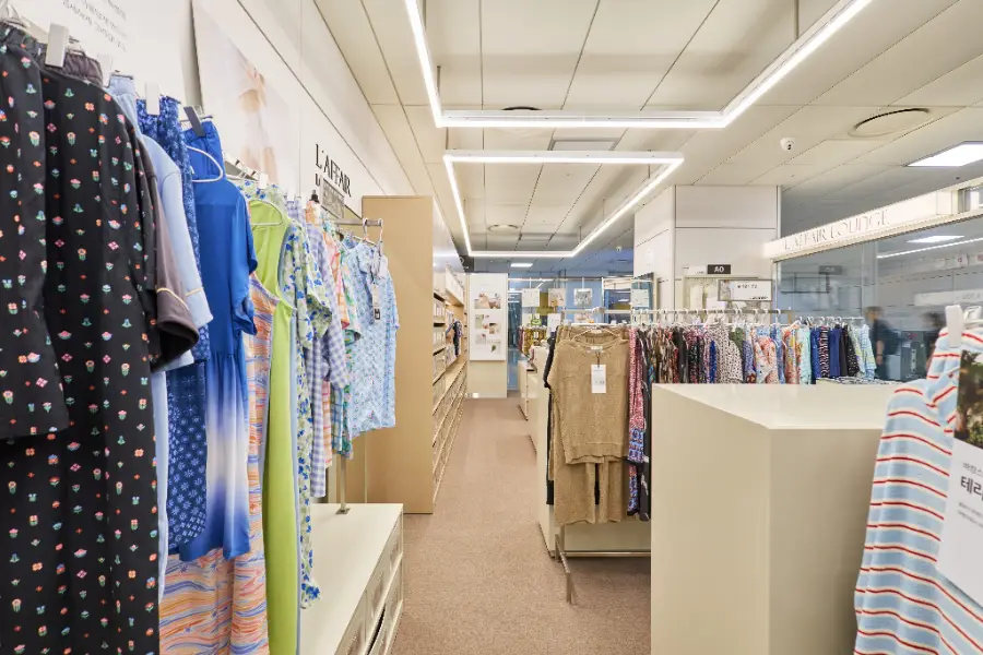 논현역점 매장 전경 6